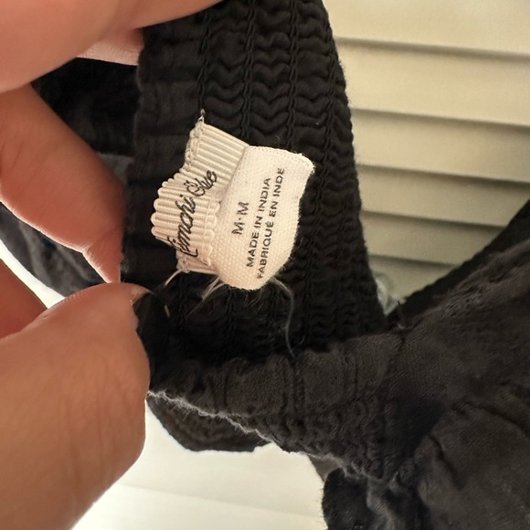 UO BLACK PLUNGE CROP TOP - Picture 6 of 6